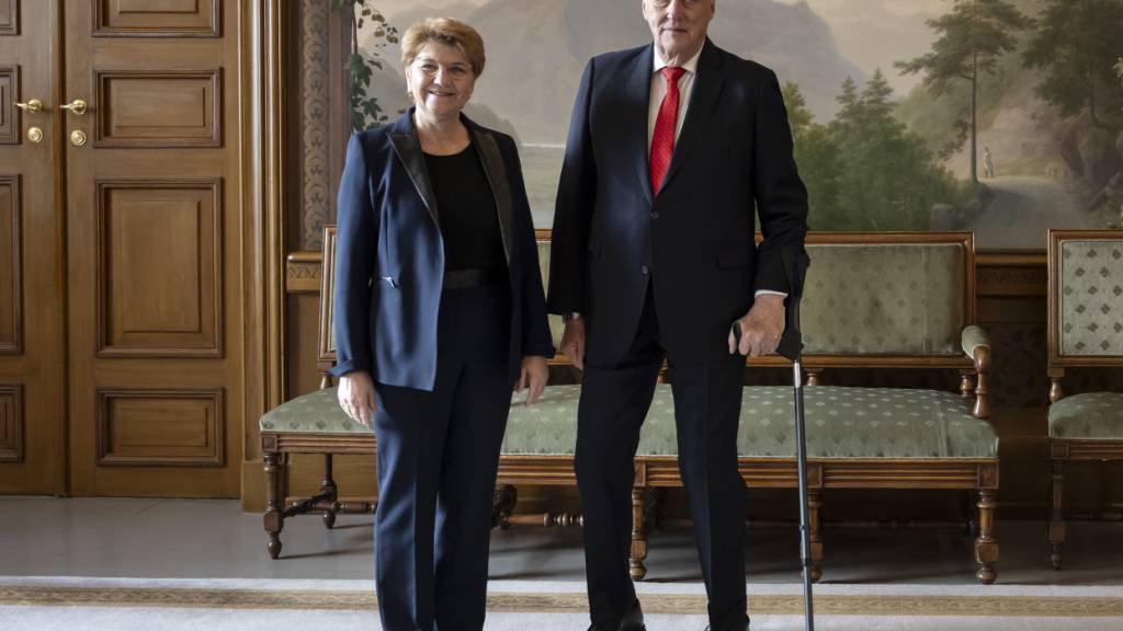 Alt Bundesrätin Viola Amherd geht an Beerdigung von König Harald V.