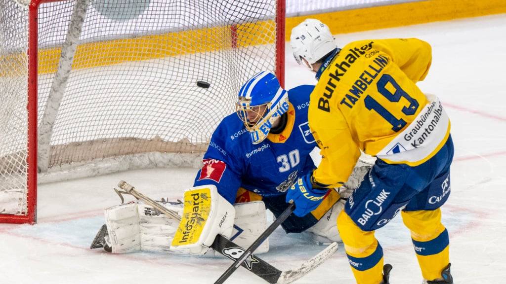 Adam Tambellini und der HC Davos hatten in Zug im Penaltyschiessen das letzte Wort