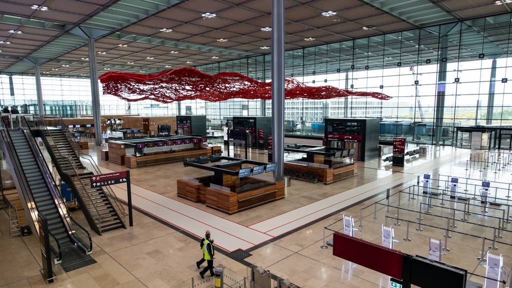 Nach 14 Jahren voller Pannen: Berlin eröffnet neuen Flughafen