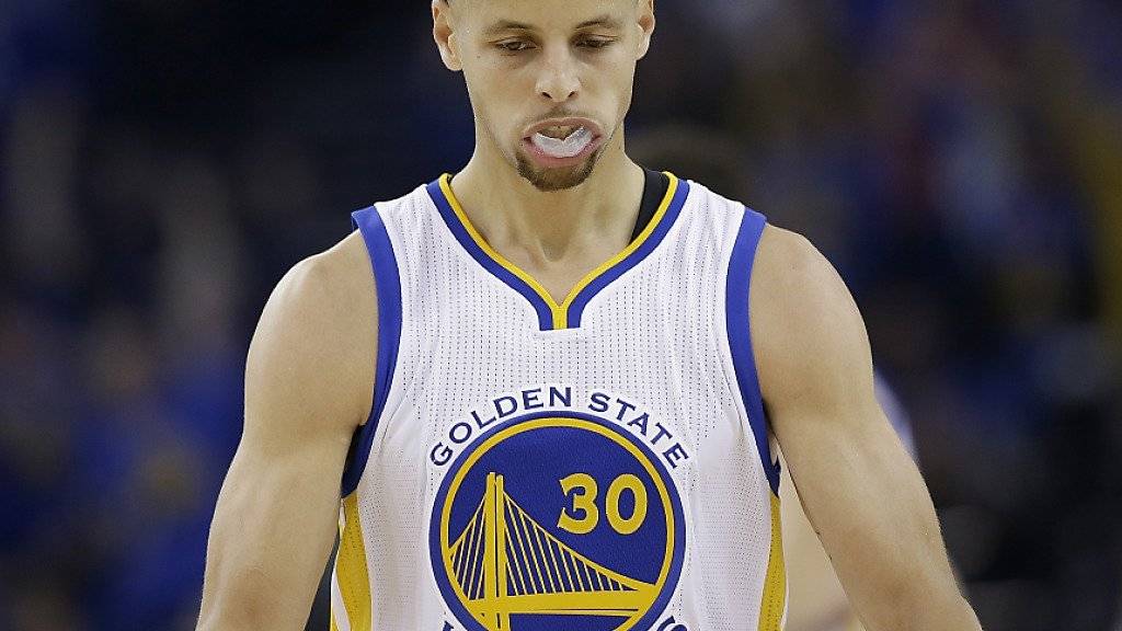 Superstar Stephen Curry von den Golden State Warriors wird ab der NBA-Saison 2017/2018 mit Trikotwerbung auf Korbjagd gehen