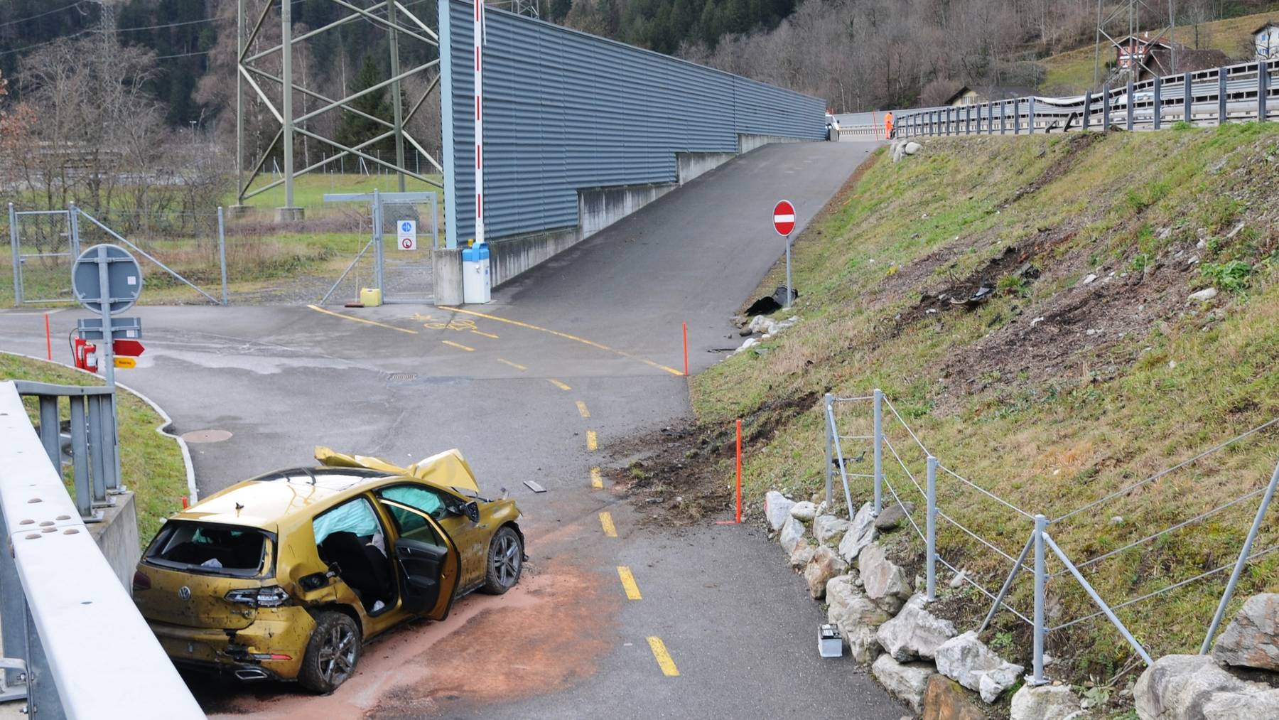 Aargauer flog bei Silenen von der Autobahn