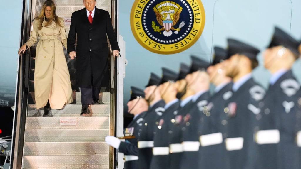 US-Präsident Donald Trump landete am Dienstagabend in Grossbritannien.