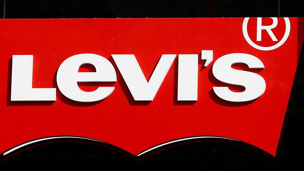 Jeans-Riese Levi Strauss erwägt nach einem Geschäftsrückgang den Verkauf der Marke Dockers.