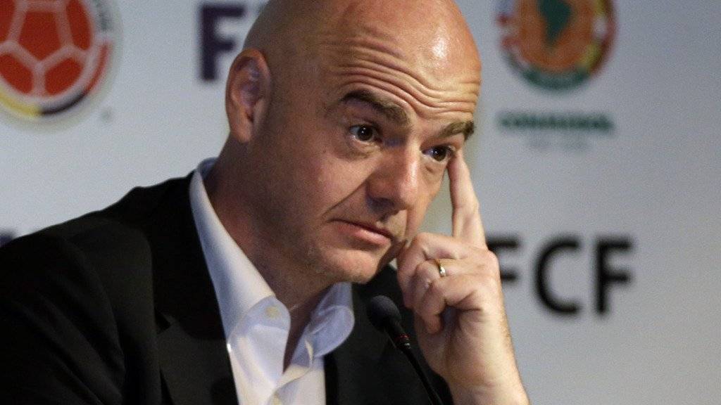 FIFA-Präsident Gianni Infantino muss sich wegen einer Unterschrift auf einem dubiosen Vertrag erklären