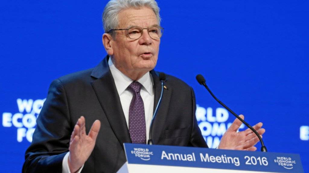 Der deutsche Bundespräsident Joachim Gauck appellierte am Eröffnungstag des Weltwirtschaftsforums (WEF) in Davos GR an die europäische Solidarität in der Flüchtlingskrise.