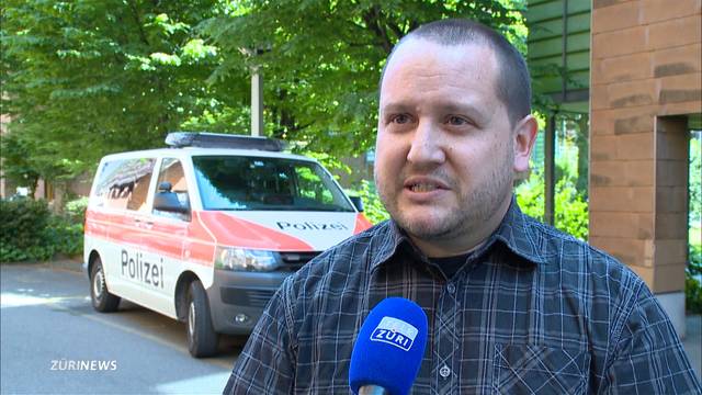 Schwerverletzte Polizeibeamte nach Petarden-Angriff