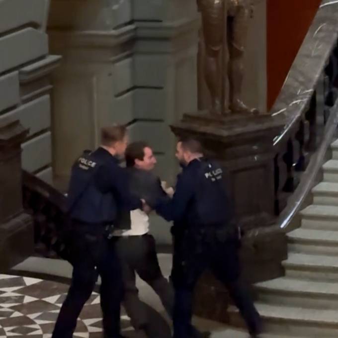 Neues Video zu Aeschis Rangelei im Bundeshaus aufgetaucht