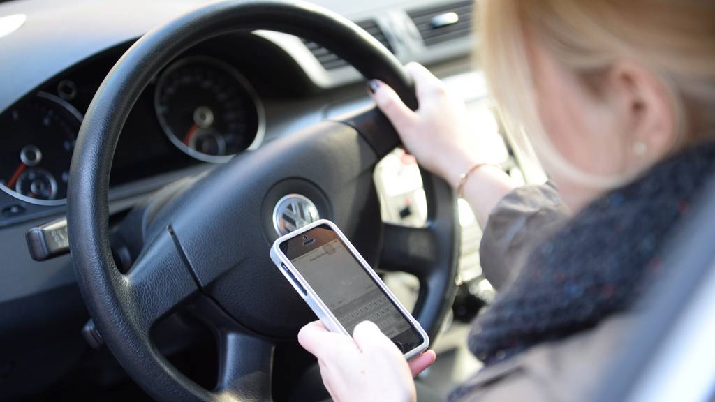 Autofahrer am Telefonieren