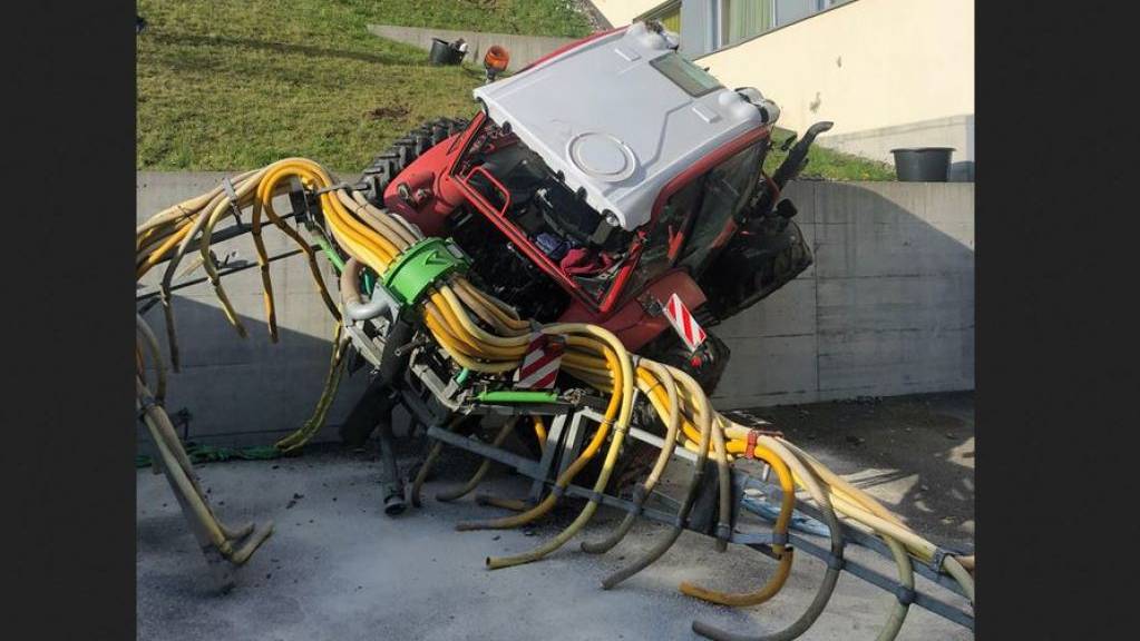 Ein Traktor ist in der Stadt Luzern beim Güllen verunfallt.