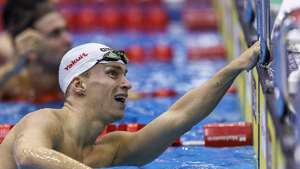 Geschafft! Roman Mityukov blickt nach dem Finish auf die Anzeigetafel