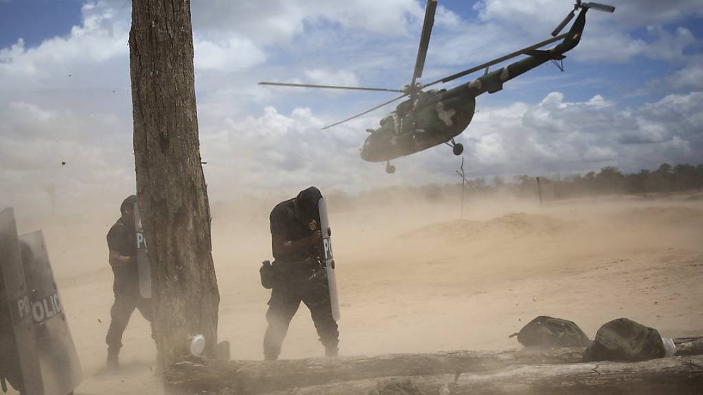 Beim Absturz eines Helikopters in Peru kamen mehrere Soldaten ums Leben. (Archivbild)