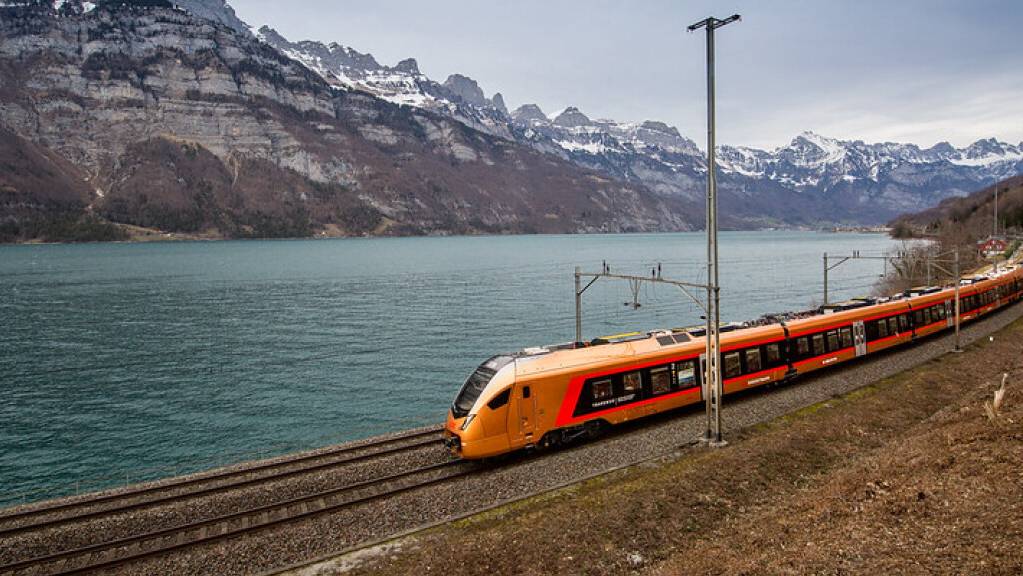 Die öV-Linien in der Ostschweiz verlaufen häufig durch mehrere Kantone. Der Voralpen-Express der Südostbahn unterwegs bei Murg.