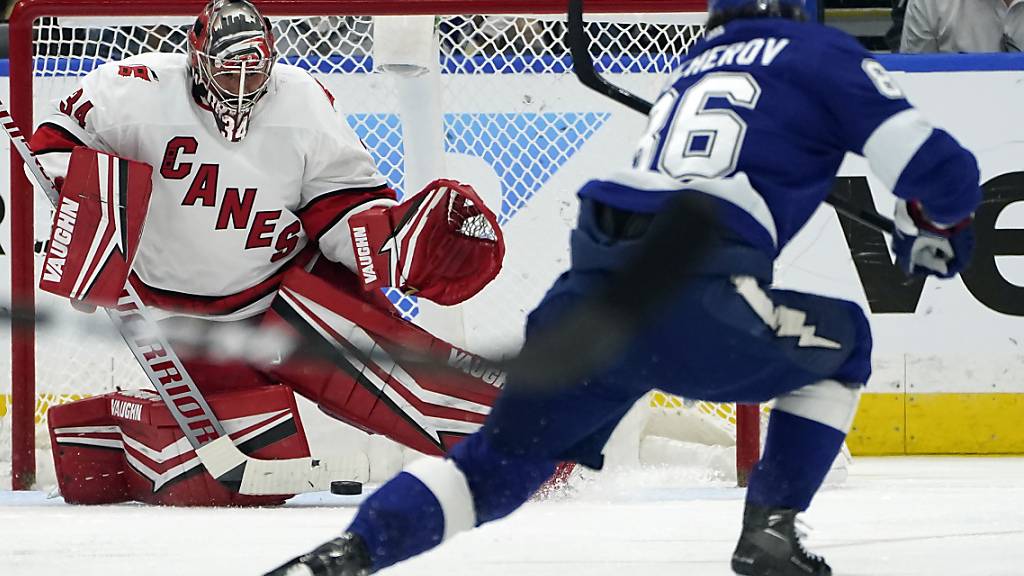 Nikita Kutscherow leitet mit dem Treffer zum 3:4 die Wende für Tampa Bay ein