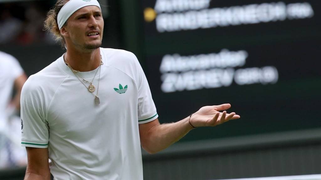Ratloser Blick: Alexander Zverev muss bereits nach der 1. Runde wieder aus Wimbledon abreisen