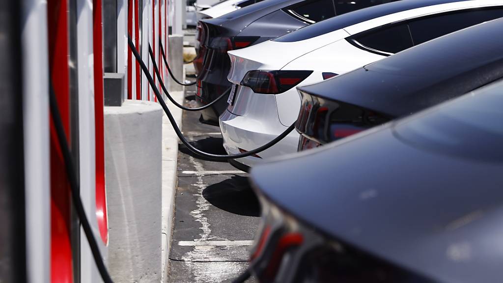 Tesla liefert weniger Autos aus als erwartet
