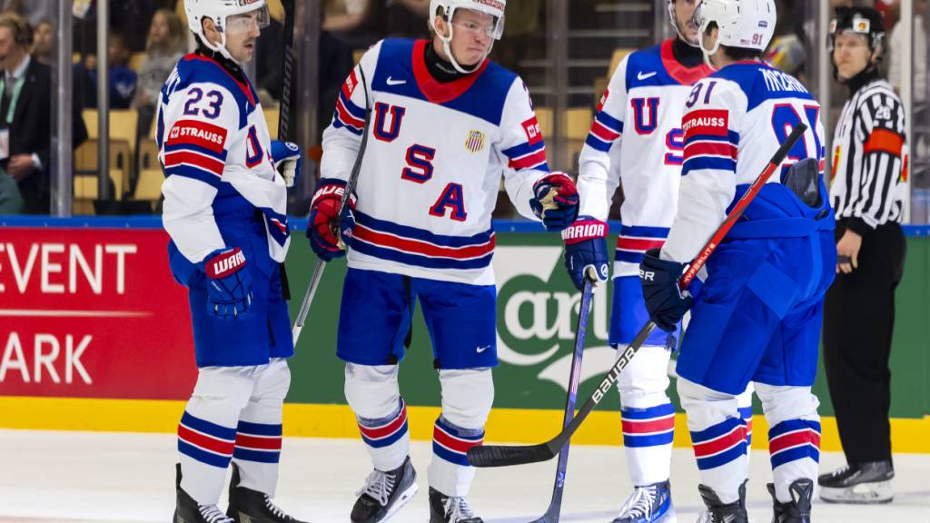 Spieler des US-Teams freuen sich über die vorzeitig sichergestellte Qualifikation für die Viertelfinals