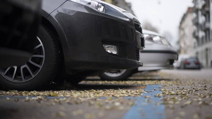 Höhere Parkgebühren für grosse Autos?