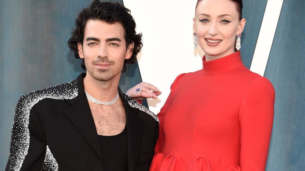 Wenige Wochen nach der Bekanntgabe ihrer Scheidung hat die britische Schauspielerin Sophie Turner den US-Sänger Joe Jonas gerichtlich zur Rückgabe der zwei gemeinsamen Kinder aufgefordert. (Archivbild)