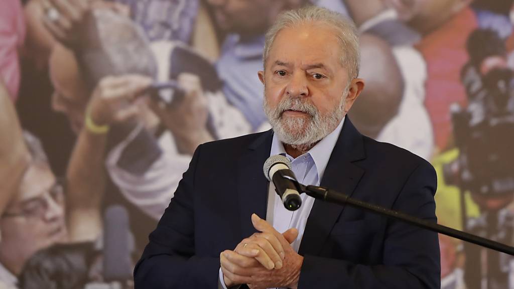 Ein Richter am Obersten Gerichtshof Brasiliens hat die Verurteilungen des ehemaligen Präsidenten Lula aufgehoben. Foto: Andre Penner/AP/dpa