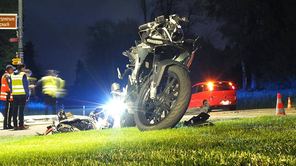 Der 18-jährige Lenker dieses Motorrads ist bei der Kollision mit einem Auto in Bad Schinznach AG getötet worden.