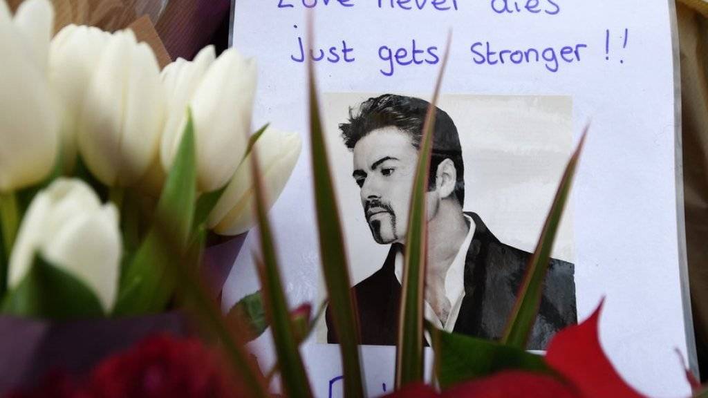Die Fans trauern um George Michael: Einige von ihnen hat der verstorbene Popstar mit anonymen Spenden unterstützt.