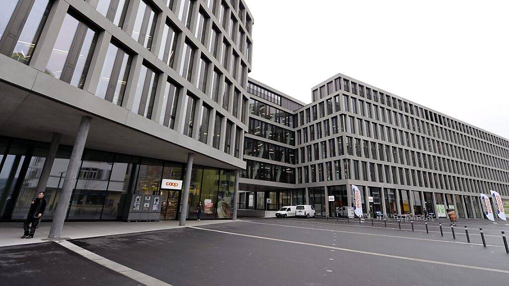 Das neue Studienjahr der Fachhochschule Nordwestschweiz (FHNW) hat auch am Campus in Brugg AG begonnen. An allen Standorten gilbt vom 15. Oktober an eine Zertifikatspflicht. (Archivbild)