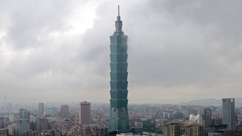 Das Hochhaus Taipei 101 in Taipeh. Wegen eines Erdbebens wackelten in Taiwans Hauptstadt Gebäude. (Archivbild)