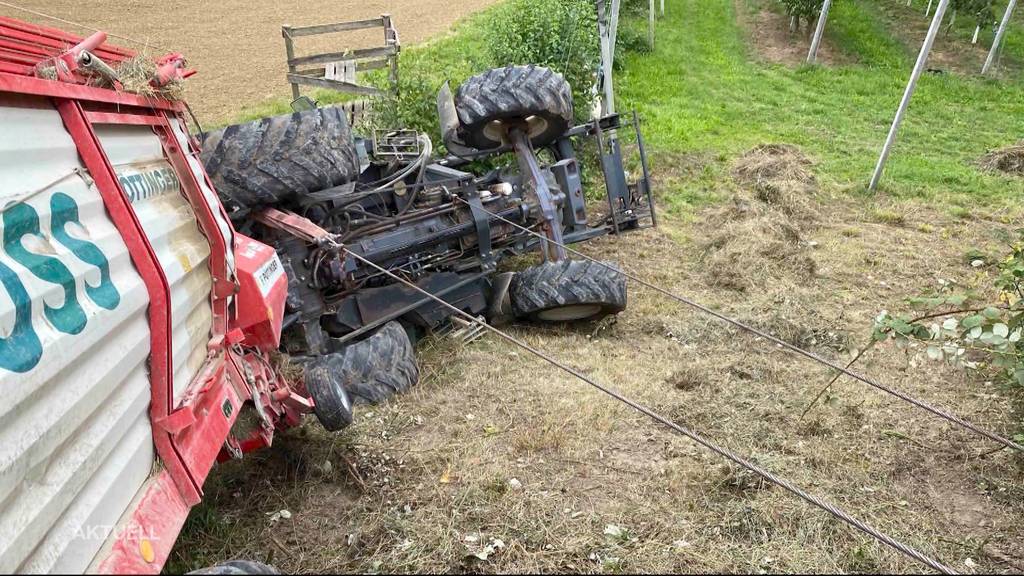 Kind verletzt: Bei einem Traktorunfall in Laufenburg wird ein 2-Jähriger eingeklemmt