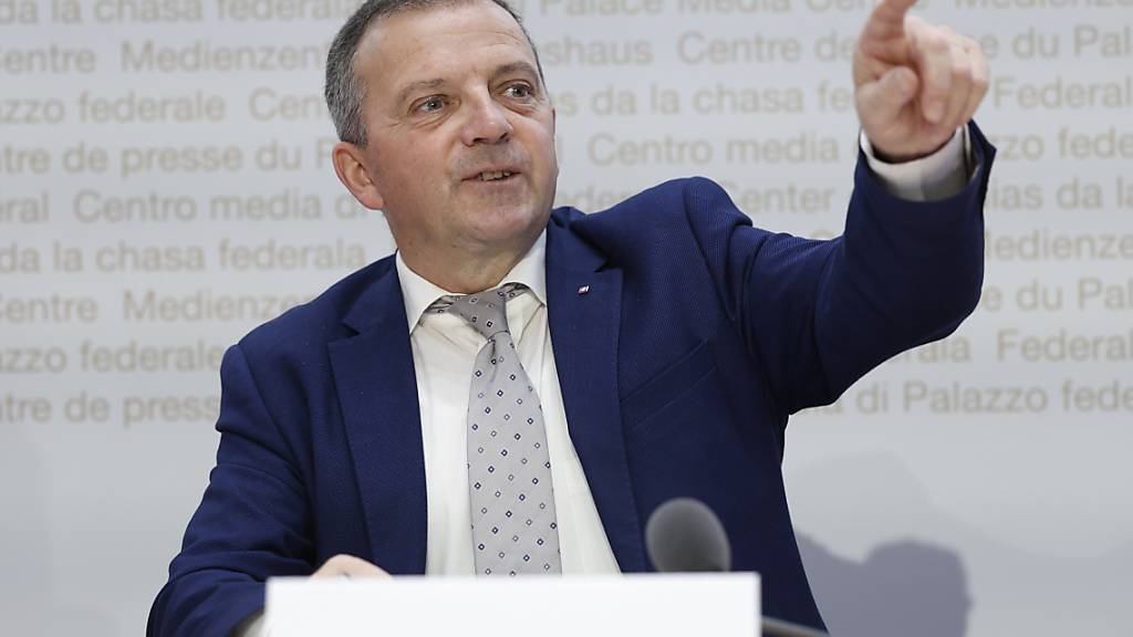 Die Neutralitätsinitiative kommt zustande: Laut dem Präsidenten des Initiativkomitees sind gegen 110'000 Unterschriften bereits beglaubigt worden. «Am 11. April um 14 Uhr werden wir die Initiative bei der Bundeskanzlei einreichen», sagte Walter Wobmann. (Archivbild)