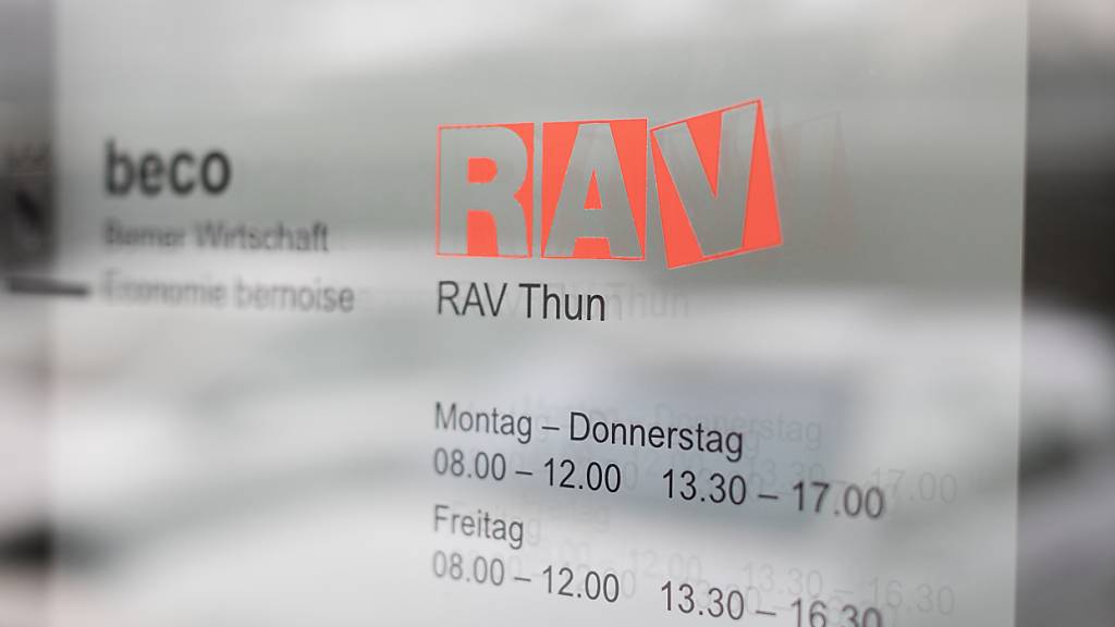 Im Oktober waren in den Regionalen Arbeitsvermittlungen (RAV) rund 3200 Personen mehr als arbeitslos gemeldet als noch im Vormonat.