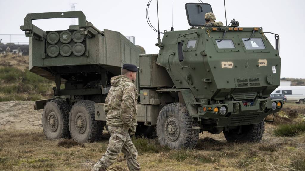ARCHIV - Ein M142 High Mobility Artillery Rocket System (Himars) bei einer Militärübung. Foto: Bo Amstrup/Ritzau Scanpix Foto/AP/dpa/Archivbild