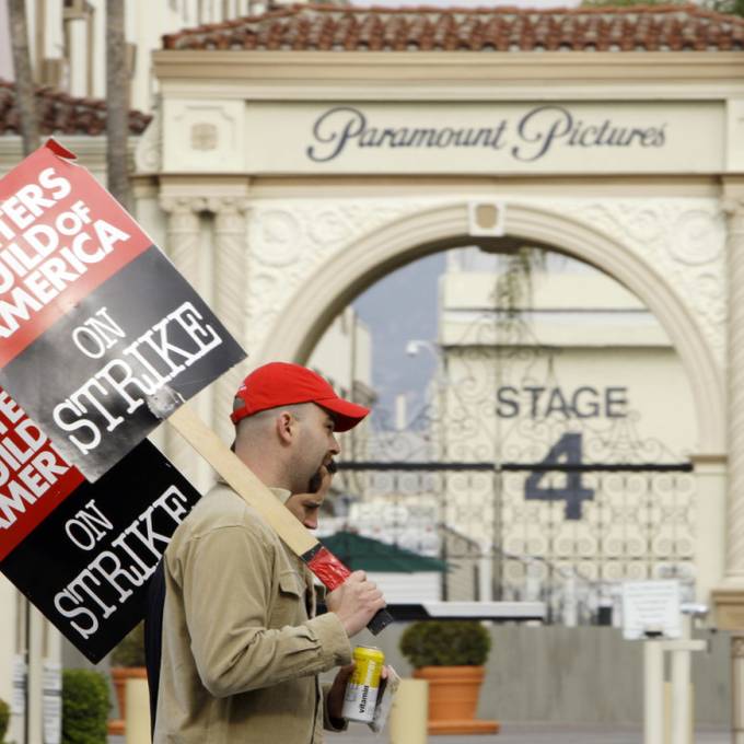 Hollywood-Autoren streiken – mehr als 60 Film- und TV-Projekte betroffen