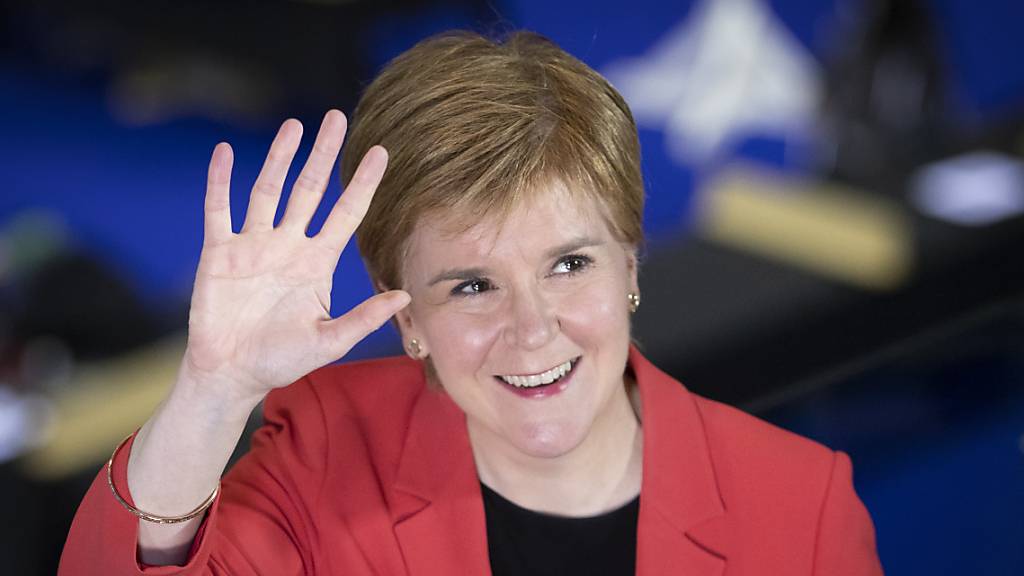 Schottlands Regierungschefin Nicola Sturgeon hat angekündigt, eine Volksabstimmung voranzutreiben, falls es im Parlament eine Mehrheit für die Unabhängigkeit gibt.