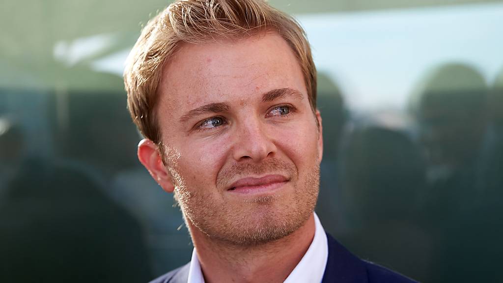 ARCHIV - Rennfahrer Nico Rosberg nimmt an der Verleihung des DMSB-Pokals des Deutschen Motorsport Bundes teil. Foto: Thomas Frey/dpa