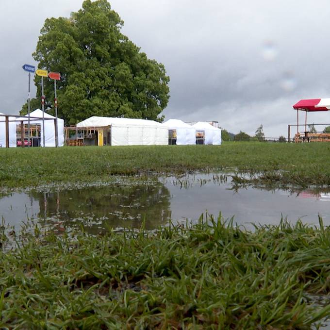 Regenpfützen und bauliche Neuheiten: So sieht es auf der Kinderfestwiese aus