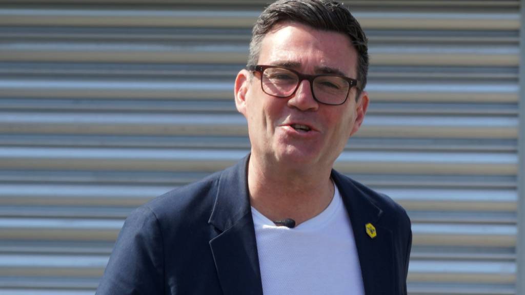 ARCHIV - Andy Burnham kommt zum Start seiner Kampagne als Labour-Kandidat für die Nachwahlen in Makerfield, England. Foto: Ian Hodgson/AP/dpa