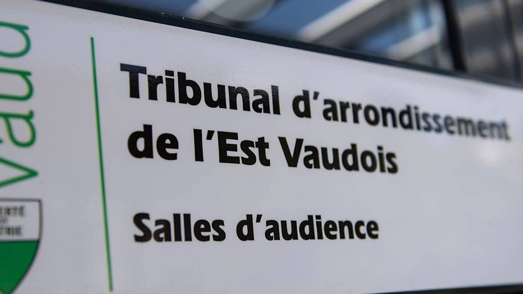 Das Bezirksgericht des östlichen Waadtlands in Vevey hat sein Urteil über den Mann gefällt, der an einem Abend im Mai 2021 aus Eifersucht auf seine Freundin losgegangen war. (Archivbild)