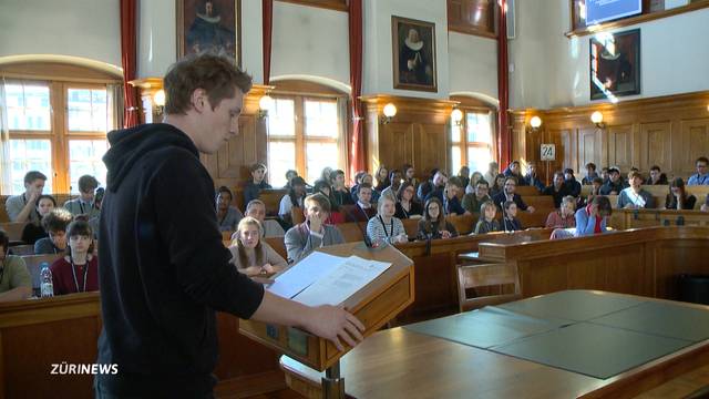 Zürcher Jugendparlament tagt zum ersten Mal im Rathaus