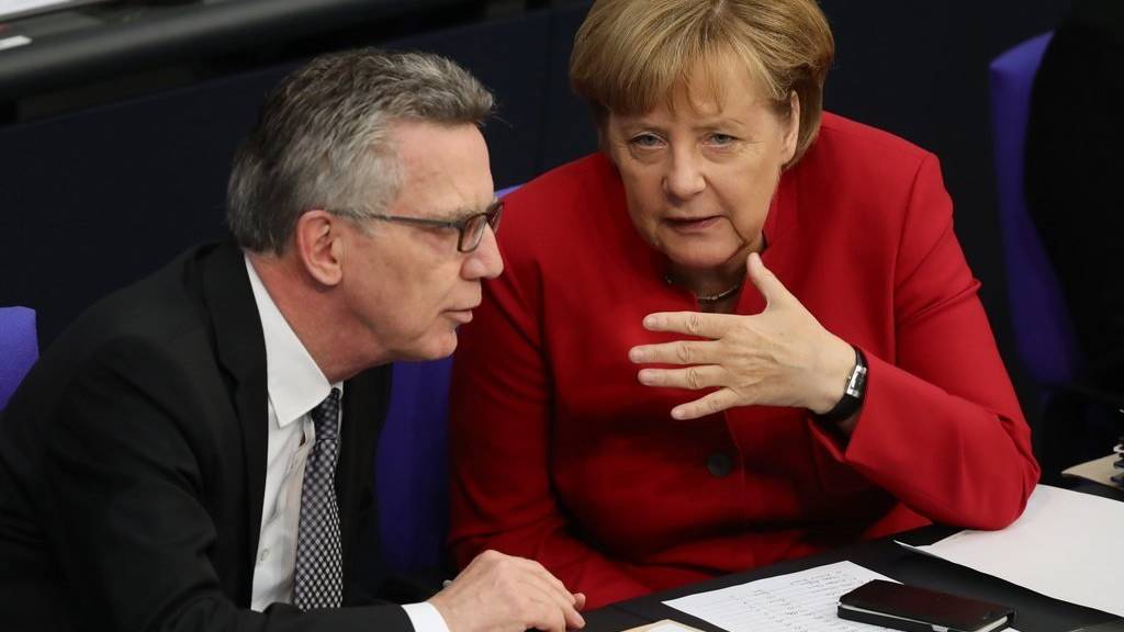Frau Merkel quatscht gerne mal mit ihren Kollegen. Symbolbild
