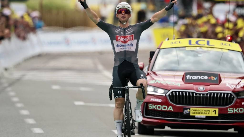 Kaden Groves feiert seinen ersten Etappensieg an der Tour de France