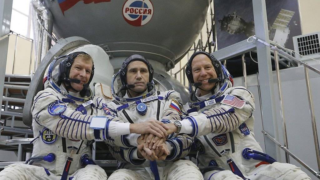 Der 54-jährige Russe Juri Malentschenko (Mitte) beendet seine Kosmonauten-Karriere. (Archiv)