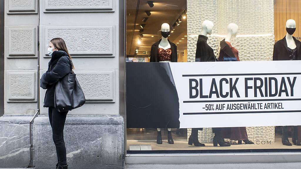 Die Schweizer Konsumenten haben sich an Black Friday und Cyber Monday in Shoppinglaune gezeigt. Vor allem die Onlinehändler haben satte Umsatzzuwächse verbucht.(Symbolbild)