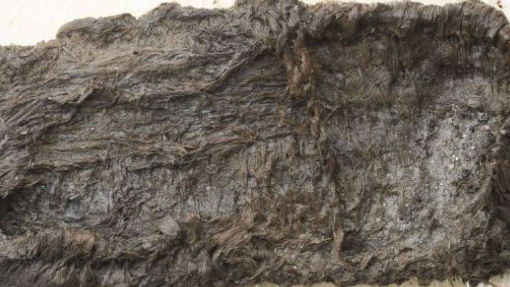 Beim Schiffssteg in Maur ZH haben Archäologietaucher einen 5000 Jahre alten Schuh gefunden.