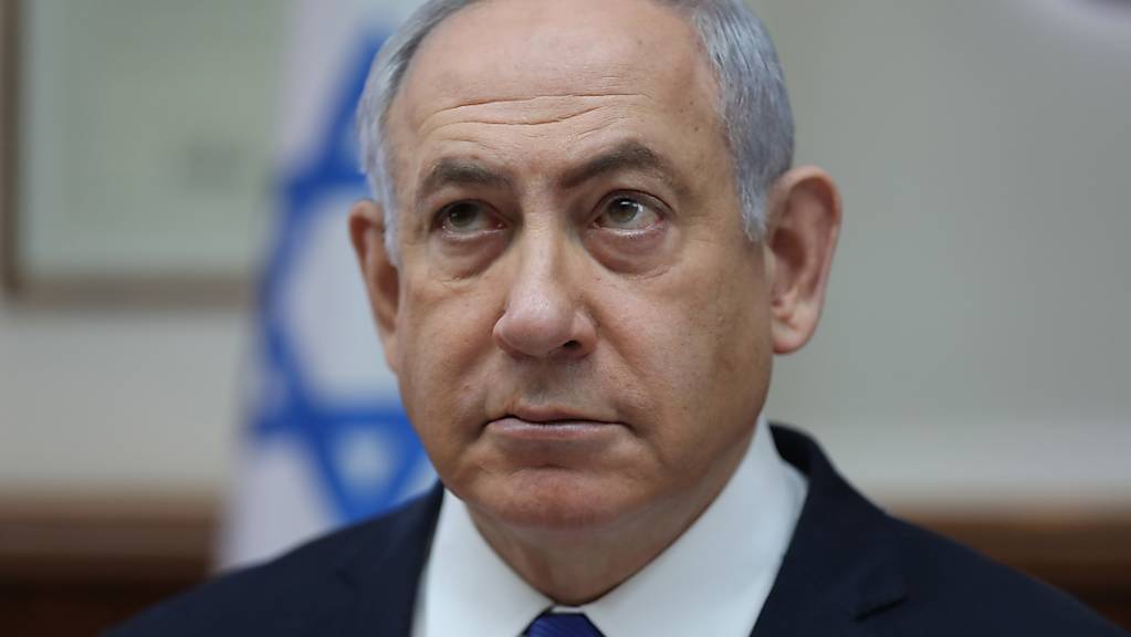 Israels Oberstes Gericht hat es abgelehnt, über den wegen Korruption angeklagten Regierungschef Netanjahu zu urteilen. Es nahm einen Antrag mehrerer Juristen des Landes nicht an. (Archivbild)