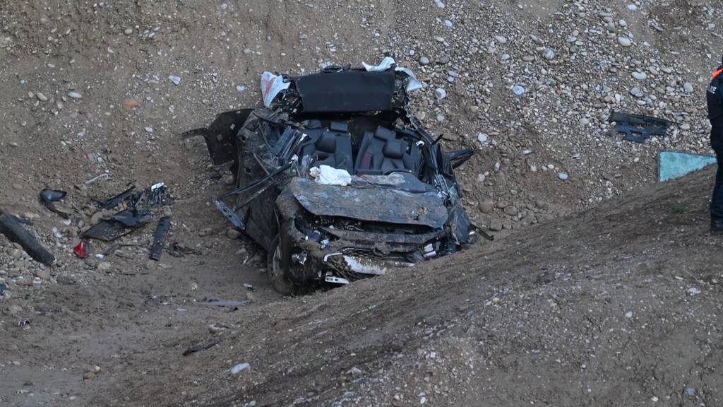 30 Meter in Kiesgrube gestürzt: Autofahrer (18) stirbt nach Unfall in Lützelflüh