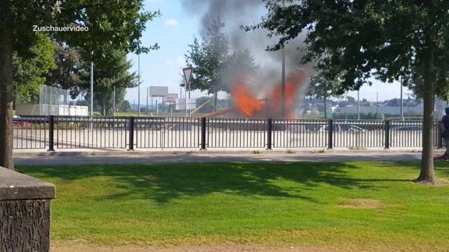 Fahrzeugbrand behindert Verkehr