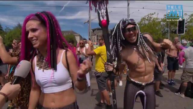 Ausgefallene Kostüme an der Street Parade 2018