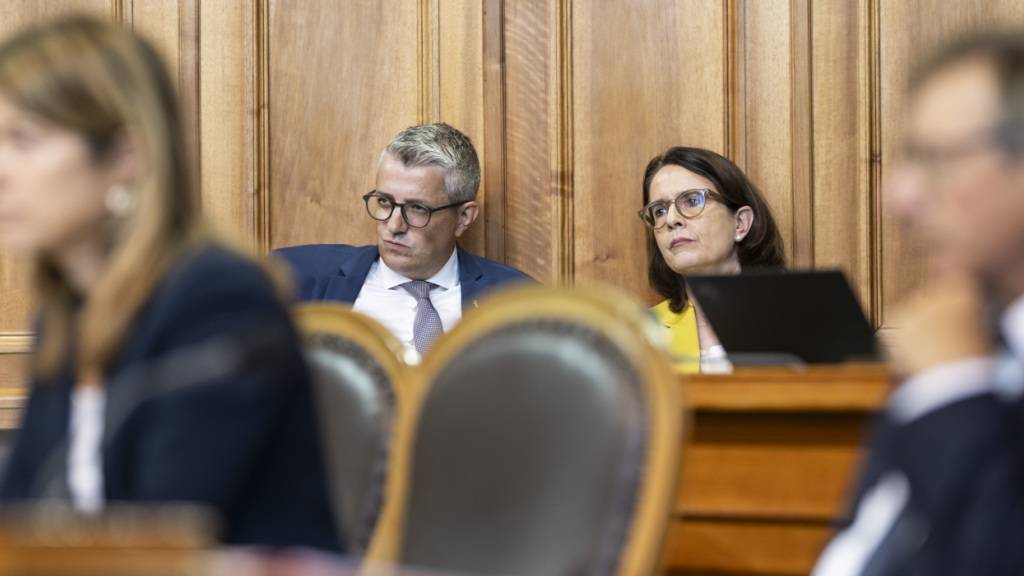 Die FDP-Co-Parteispitze mit Susanne Vincenz-Stauffacher (rechts) und Benjamin Mühlemann: Letzterer hat das unterschiedliche Stimmverhalten der FDP-Ständeratsmitglieder beim EU-Paket in einem Radiointerview verteidigt.