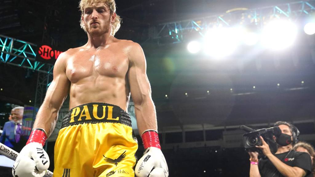 ARCHIV - Logan Paul geht in den Ring vor einem Showkampf gegen Mayweather im Hard Rock Stadium. Foto: Lynne Sladky/AP/dpa/Archivbild