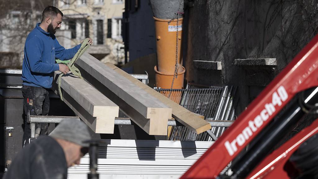 Bei Baumeisterarbeiten und anderen Leistungen, die der Kanton Luzern öffentlich ausschreibt, soll künftig der Preis der Offerte eine kleinere Rolle spielen. (Symbolbild)